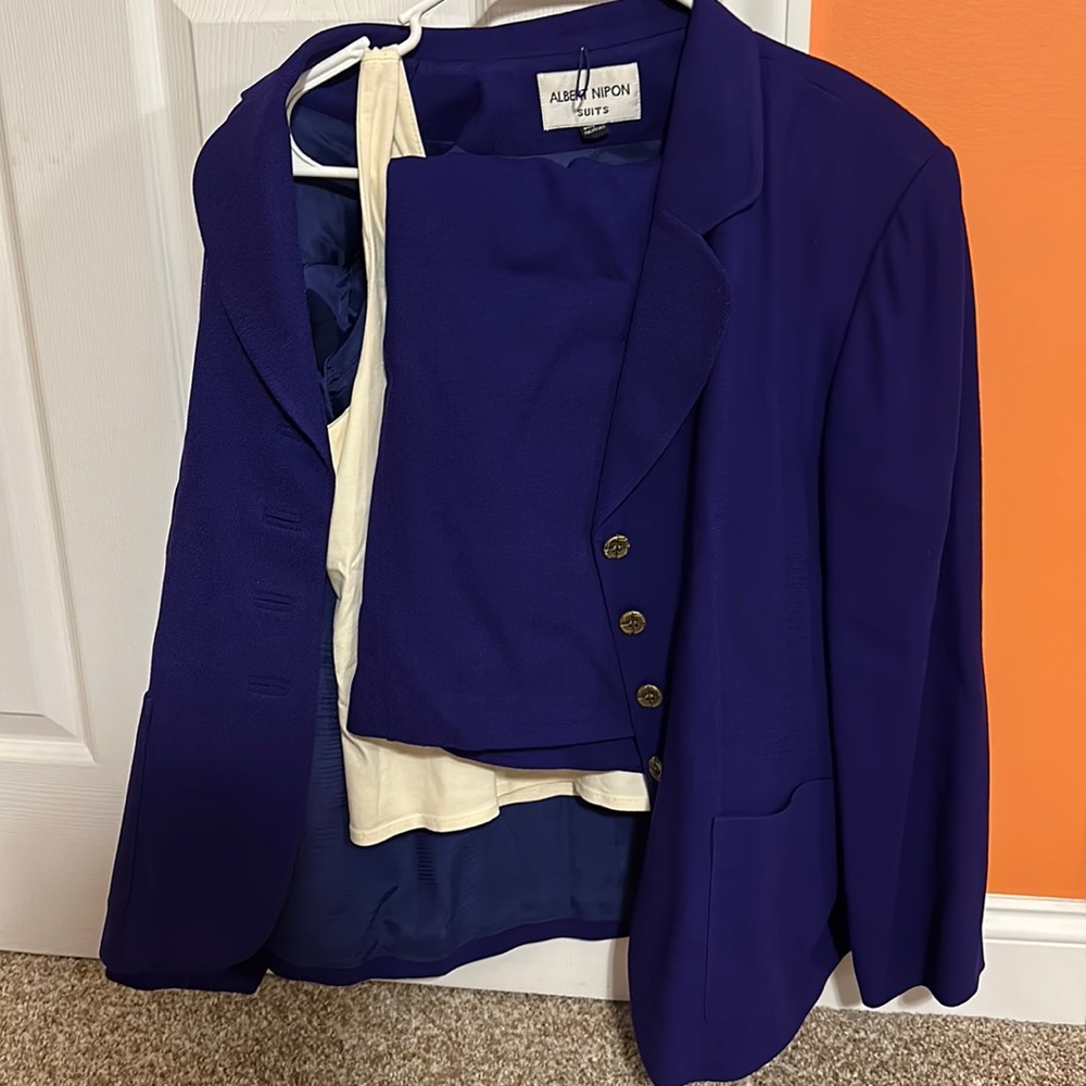 3 piece suit size 16. Albert Nipon